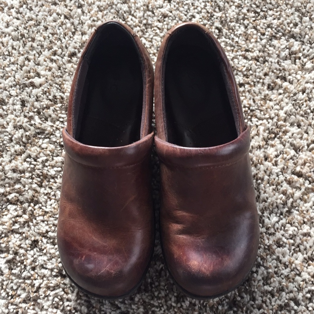Boc leather clogs. Brown size 6